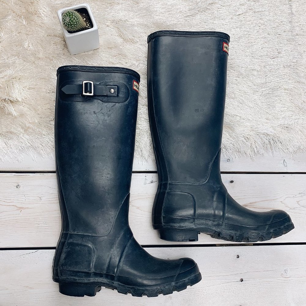 HUNTER | Tall Matte Navy Blue Rain Boots - Picture 4 of 8